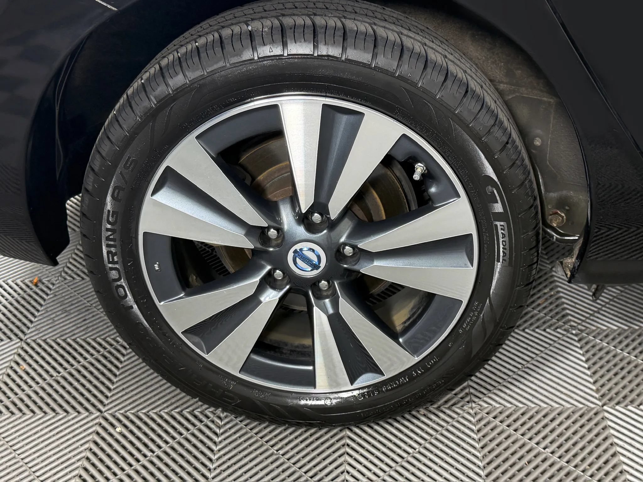 Used 2013 Nissan Leaf SL w/ Premium Pkg FWD image 28