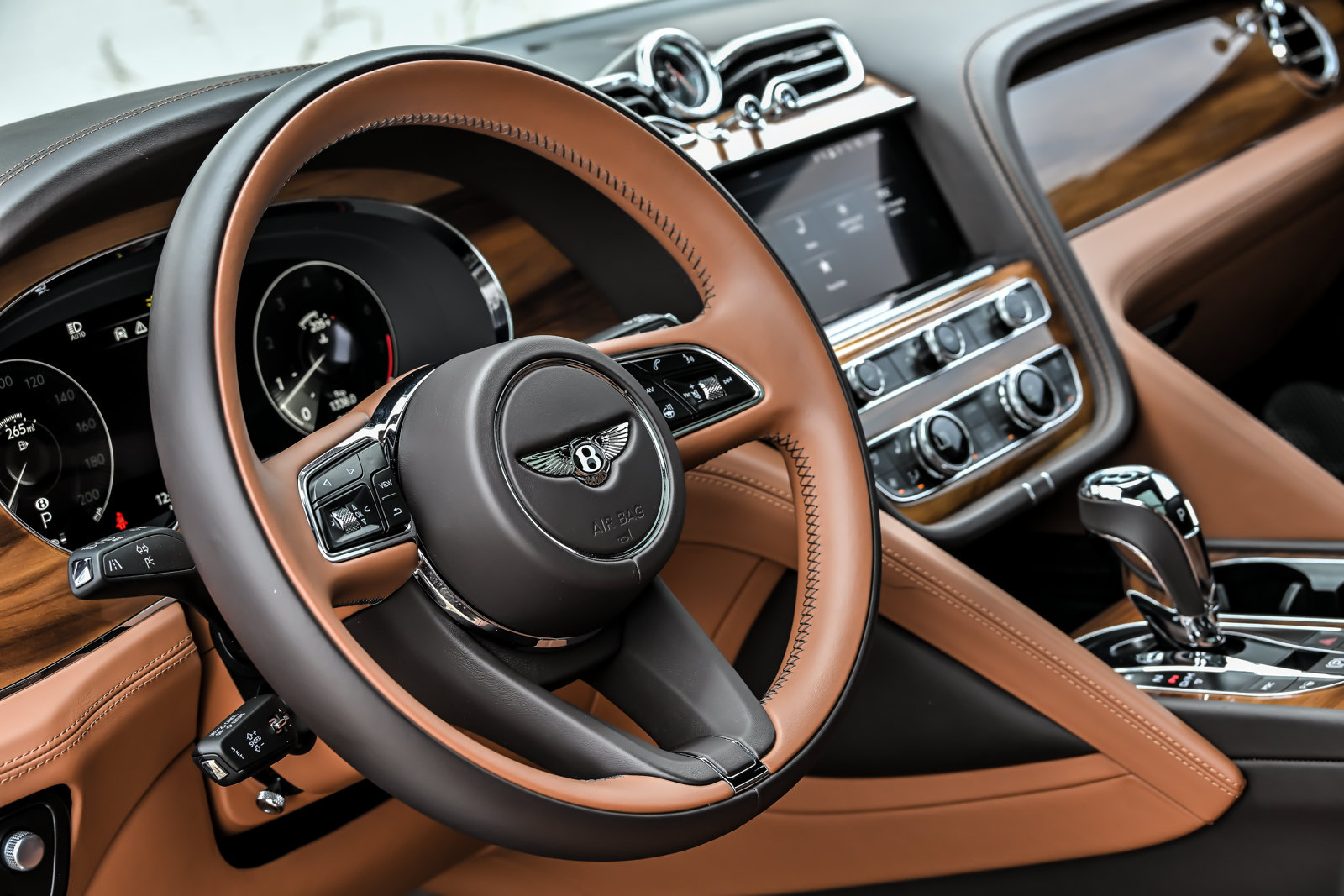 Used 2022 Bentley Bentayga AWD/4WD image 27