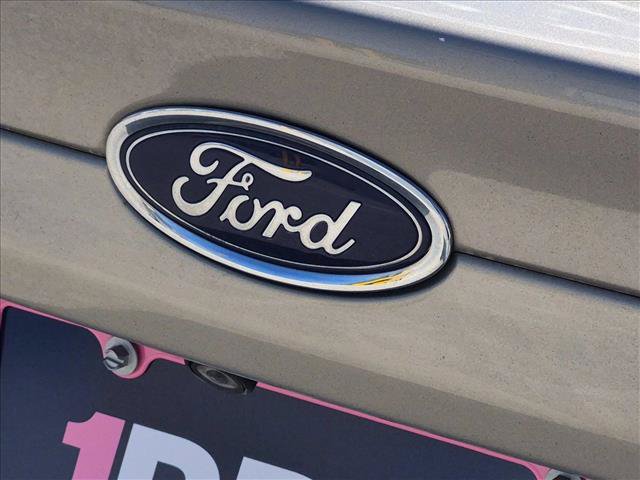 Used 2015 Ford Fusion SE FWD image 12