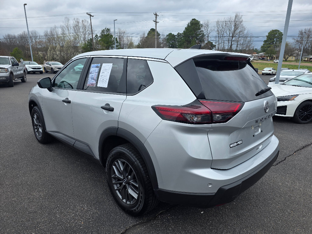 Used 2024 Nissan Rogue S image 5