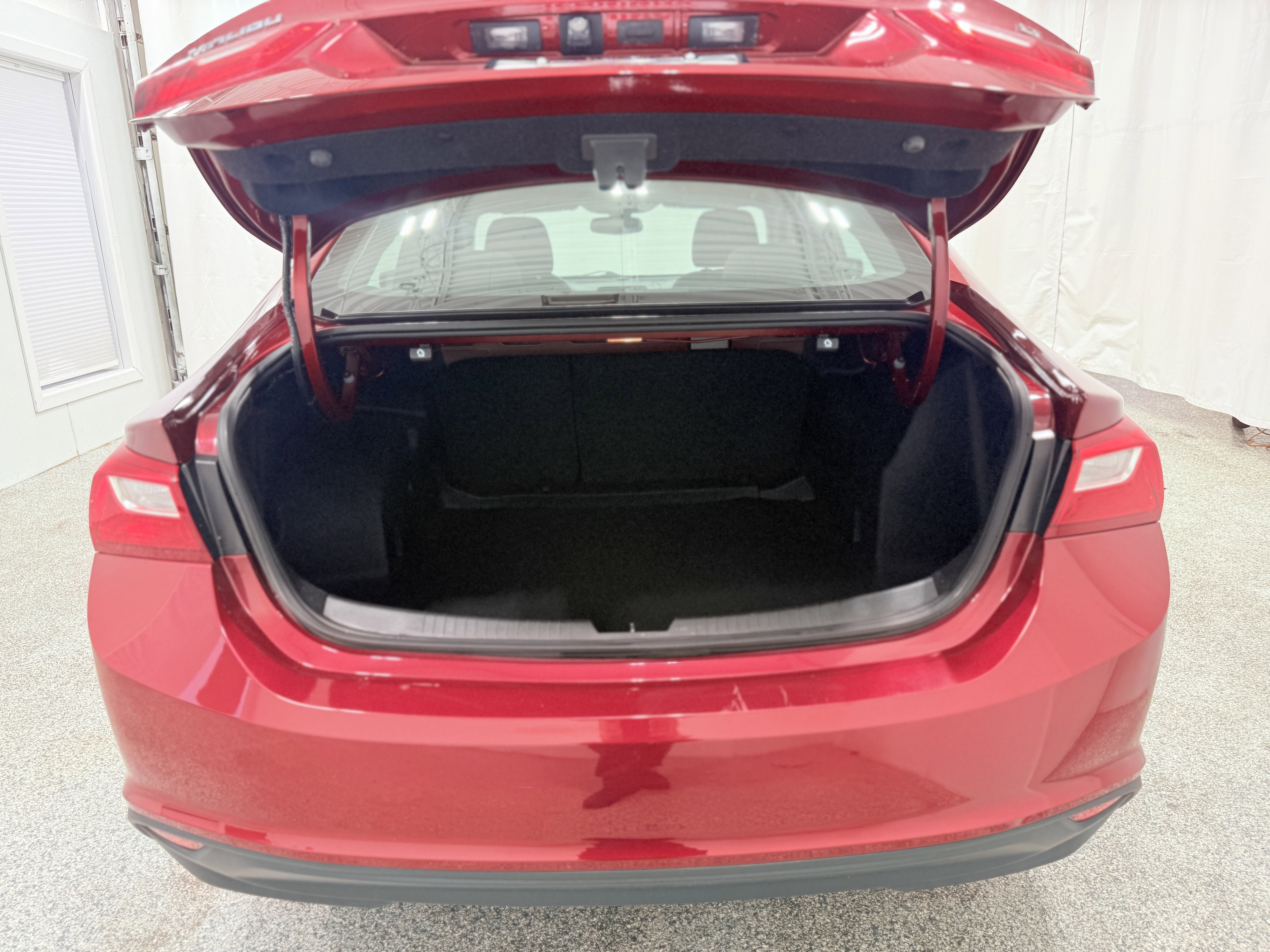 Used 2017 Chevrolet Malibu LT image 10