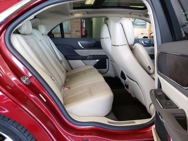 Used 2019 Lincoln Continental Select w/ Continental Climate Package image 18