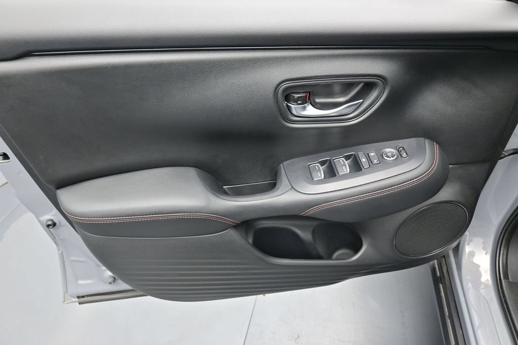 Used 2025 Honda HR-V Sport image 18