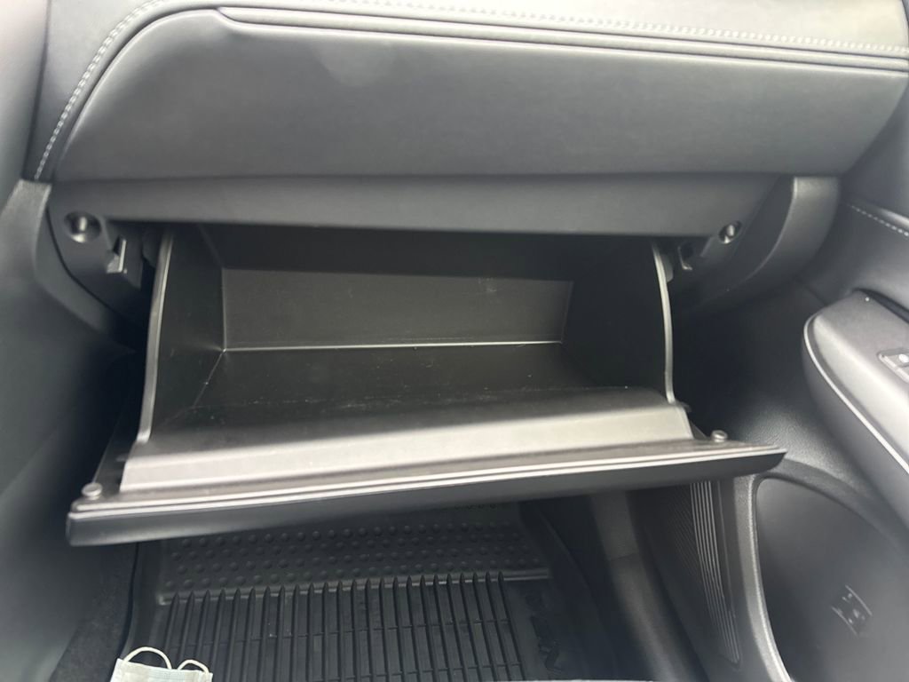 Used 2024 Toyota Venza LE image 32