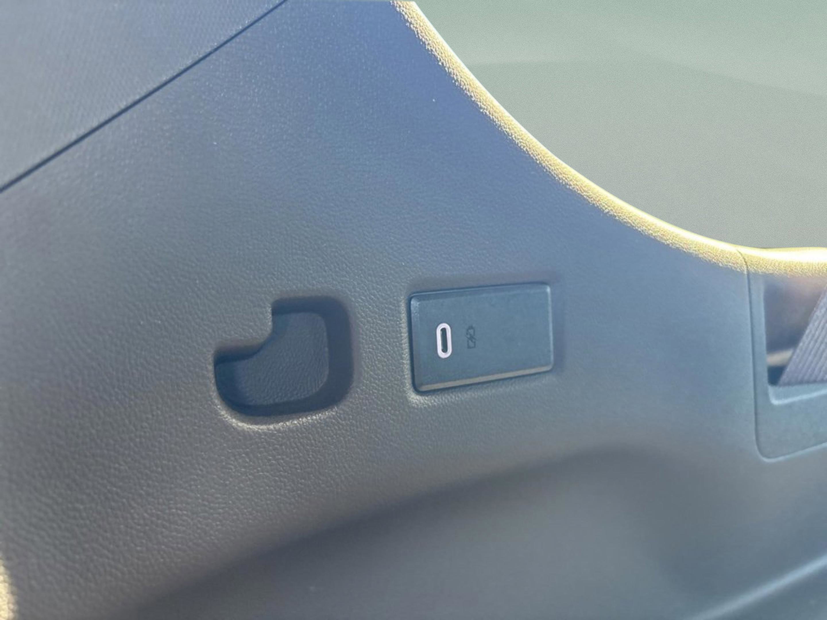 Used 2023 GMC Yukon XL Denali image 40