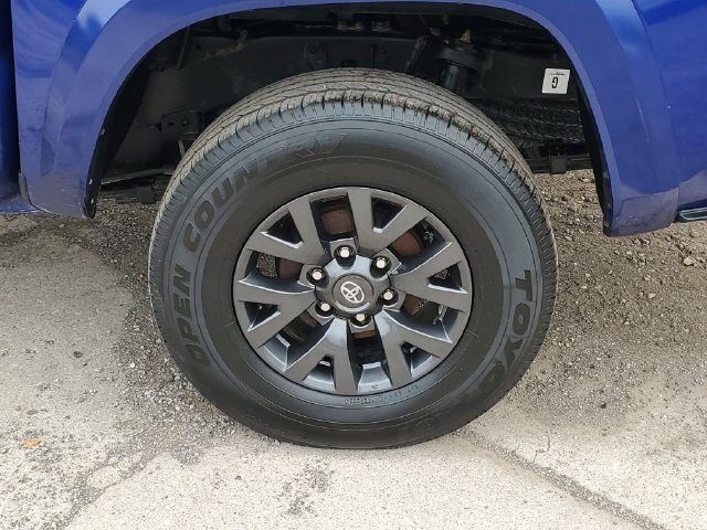 Used 2023 Toyota Tacoma SR5 w/ Technology Package AWD/4WD image 5