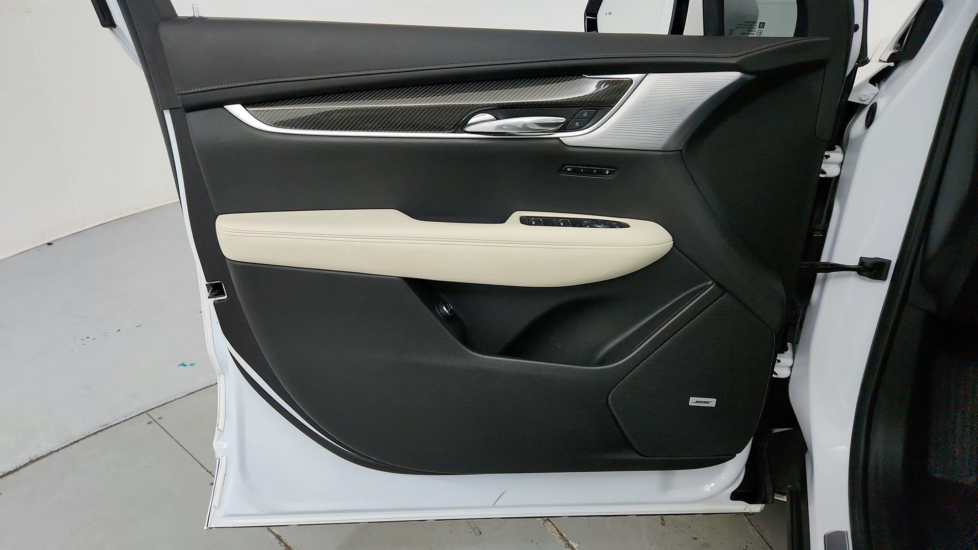 Certified 2024 Cadillac XT6 Sport AWD/4WD image 16