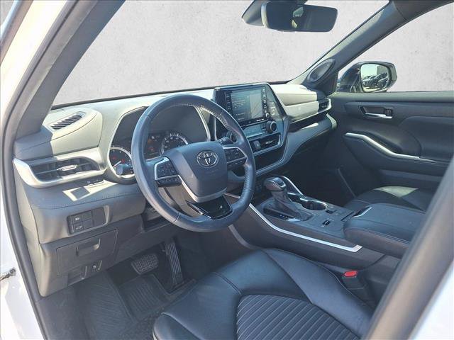 Used 2022 Toyota Highlander XSE FWD image 10