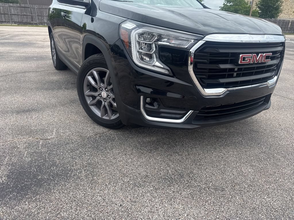 Used 2024 GMC Terrain SLT FWD image 2