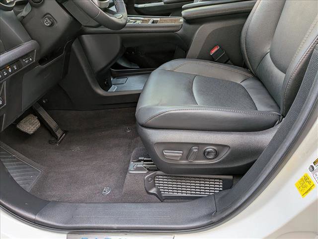 Used 2025 Toyota Sienna Platinum FWD image 15