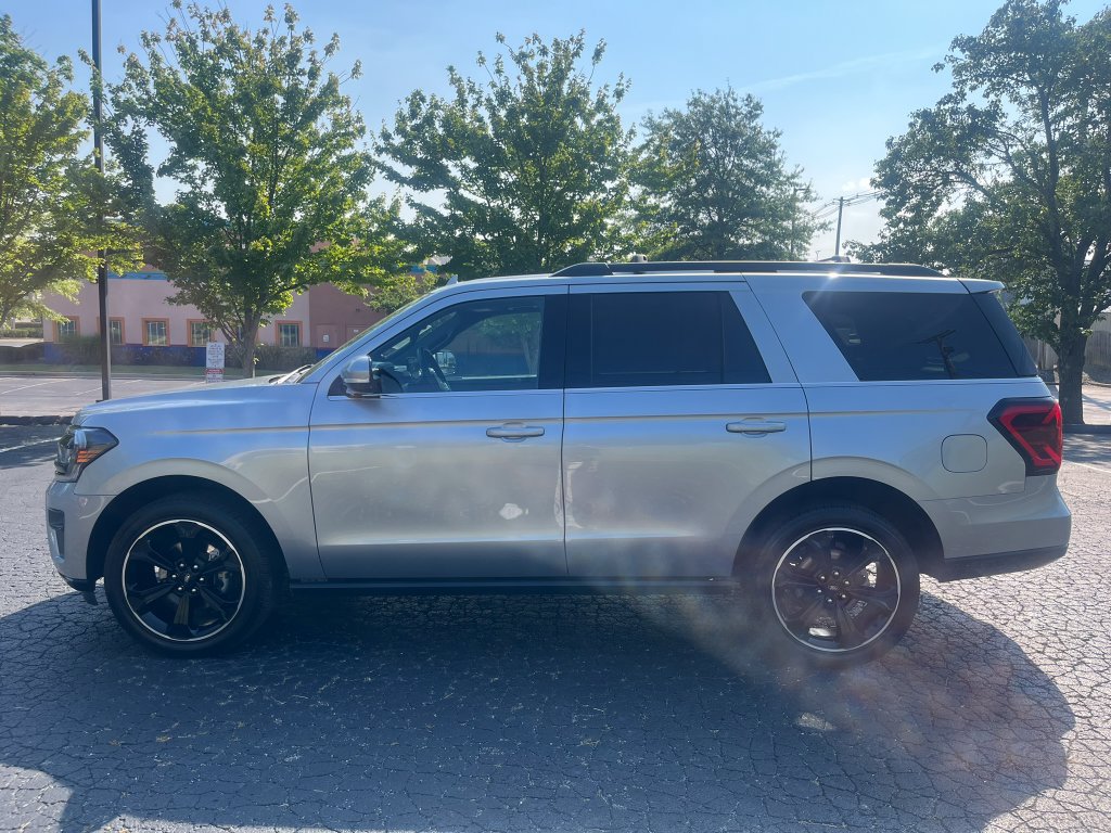Used 2024 Ford Expedition Limited AWD/4WD image 8