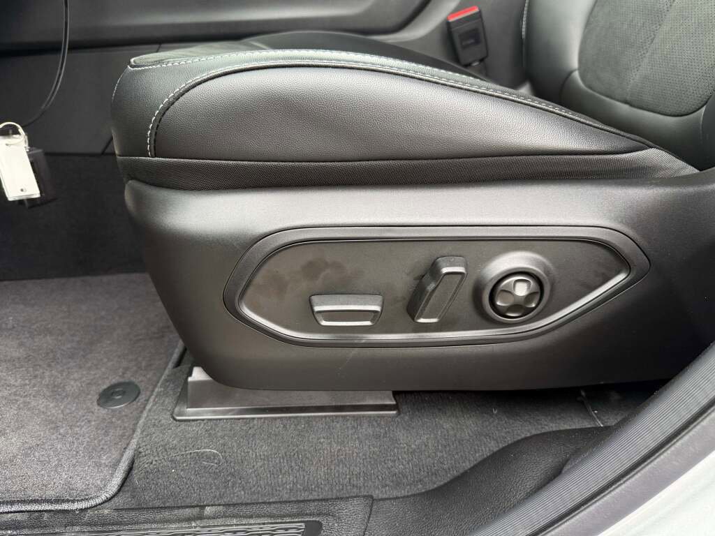 New 2026 Jeep Grand Cherokee Altitude image 31