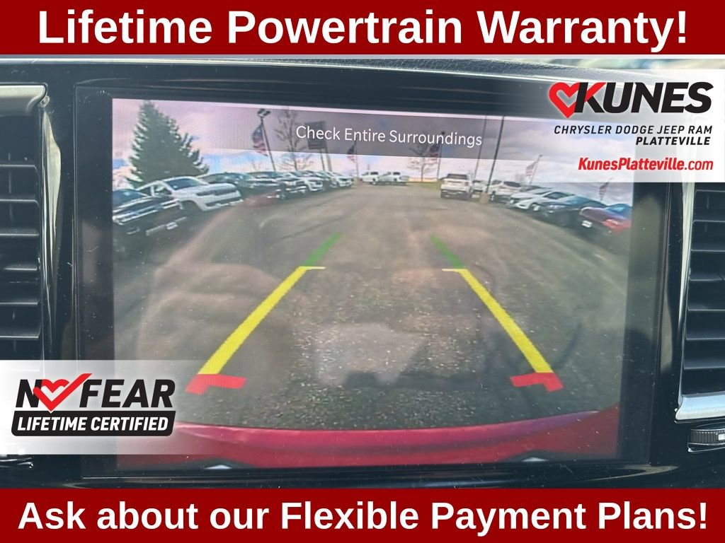 Used 2025 Chrysler Pacifica Select image 19