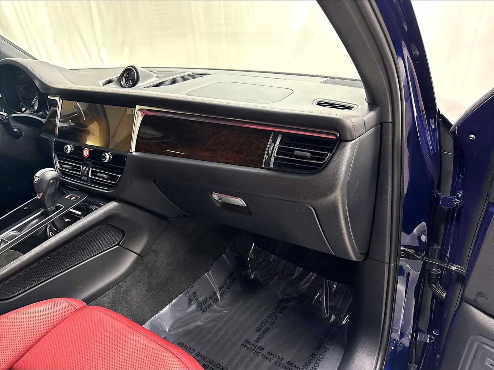 Used 2026 Porsche Macan AWD/4WD image 27