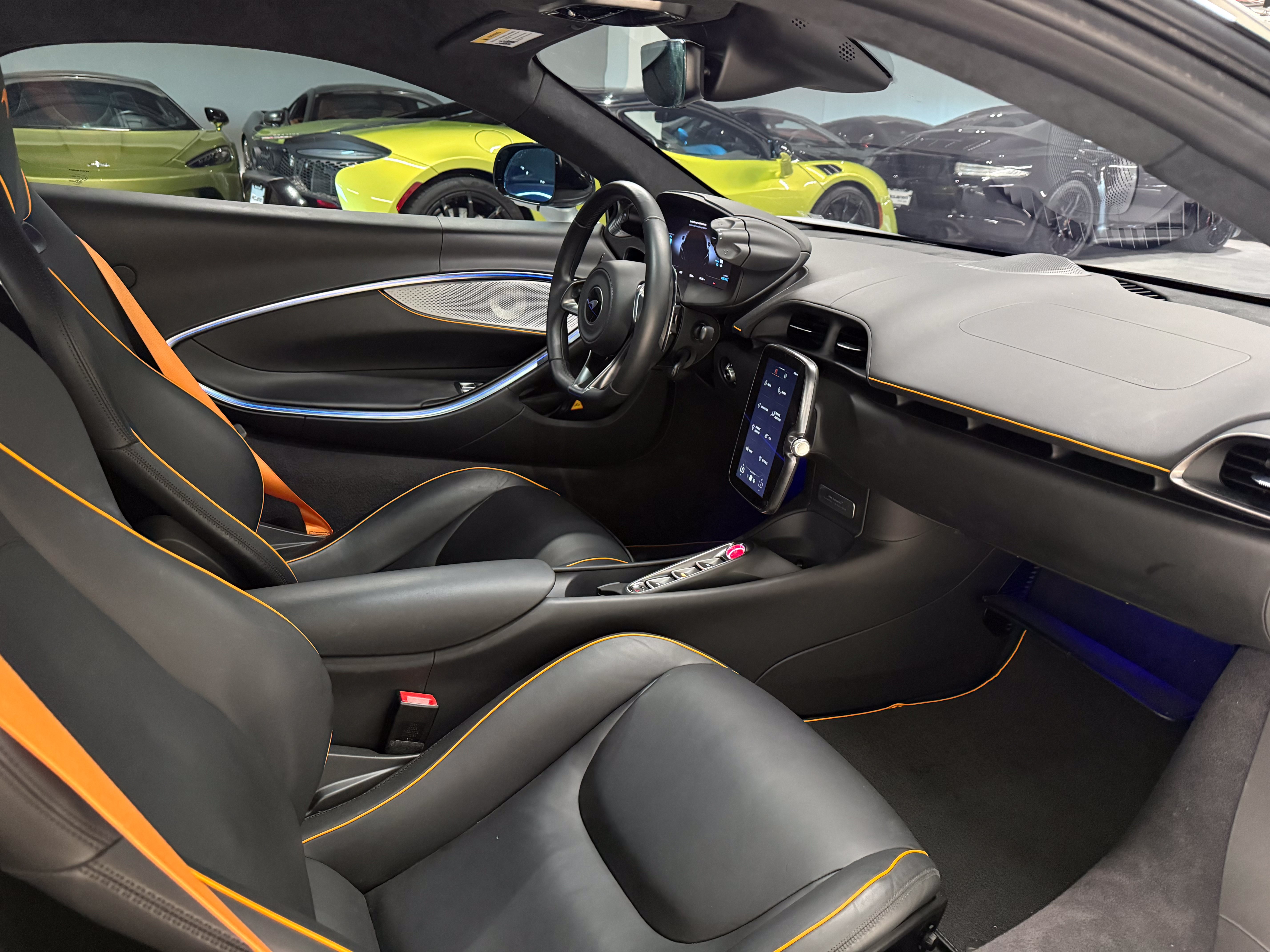 Used 2023 McLaren Artura RWD image 18