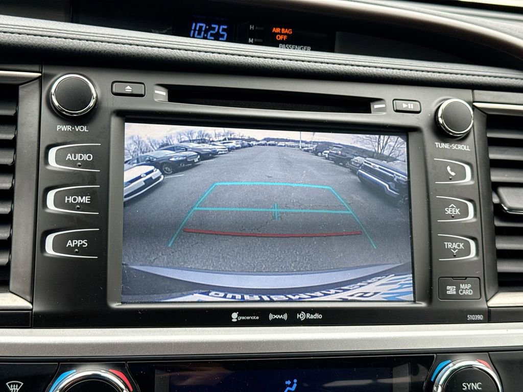 Used 2019 Toyota Highlander XLE w/ Carpet Mat Package (TMS) image 23