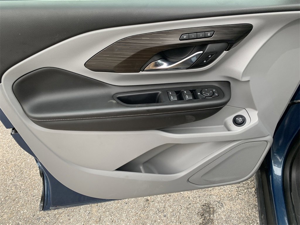 Used 2024 GMC Terrain SLT image 17