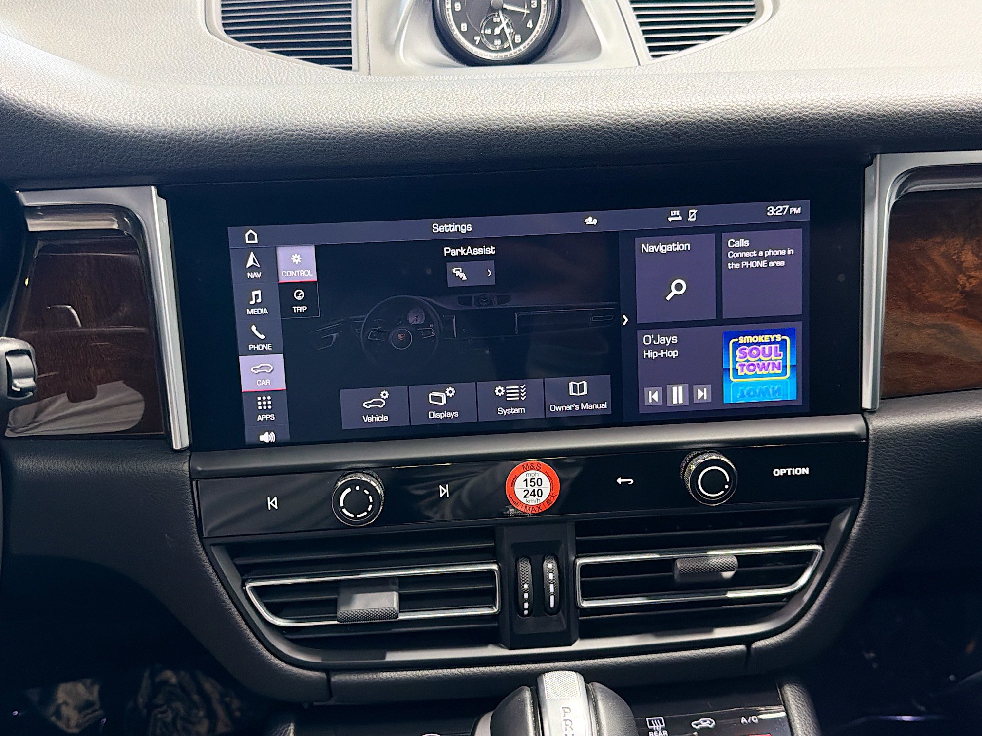 Certified 2022 Porsche Macan AWD/4WD image 29