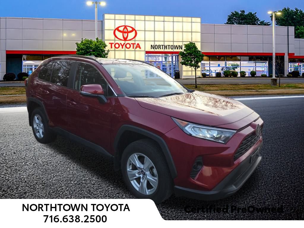 Used 2021 Toyota RAV4 XLE image 1