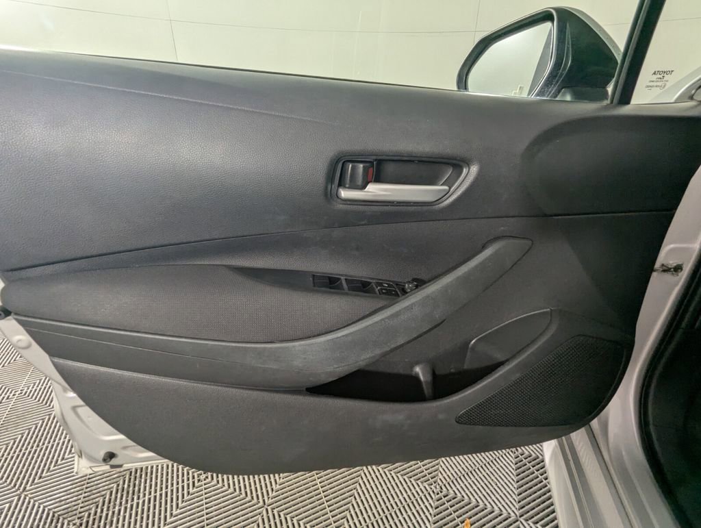 Used 2020 Toyota Corolla LE image 21