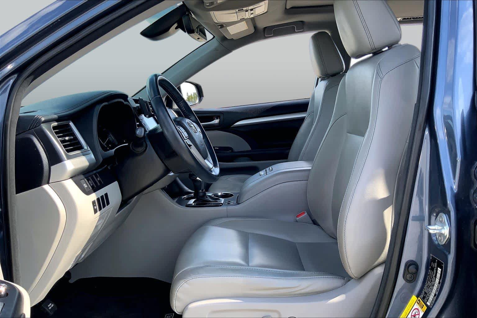 Used 2018 Toyota Highlander XLE FWD image 8