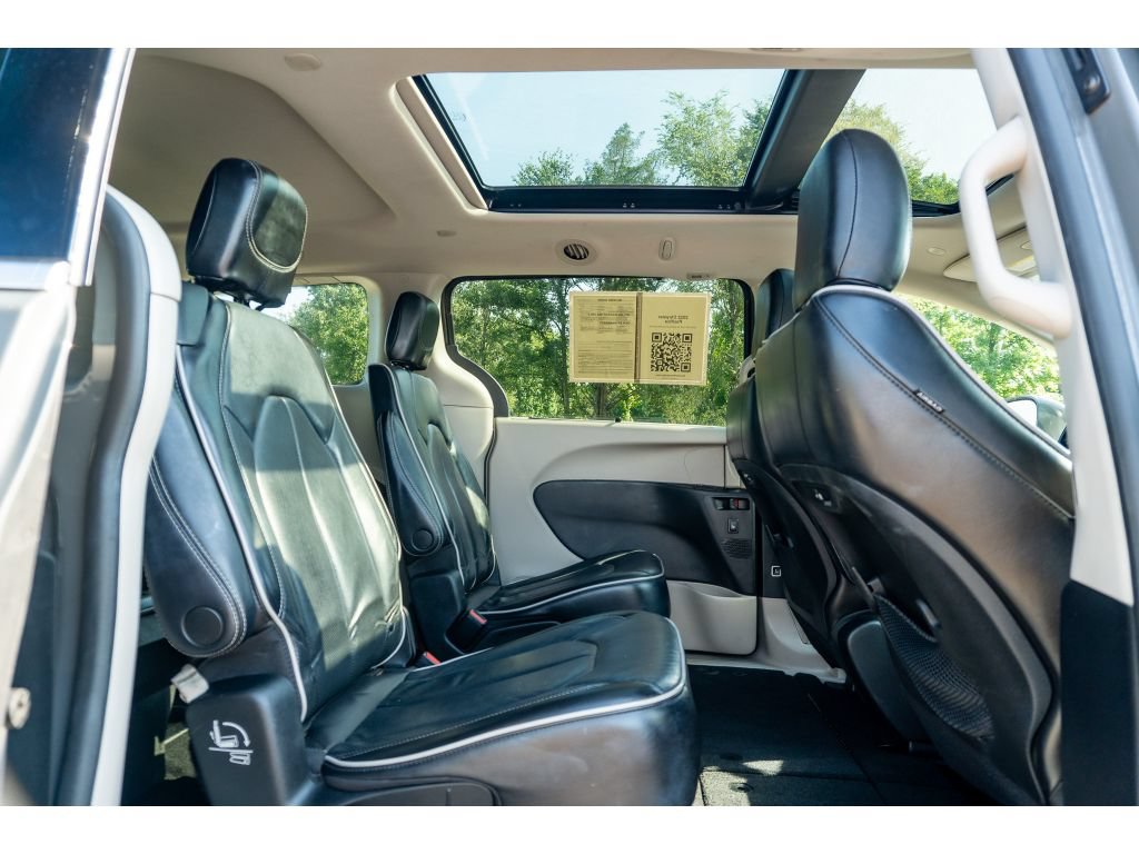 Used 2022 Chrysler Pacifica Limited FWD image 18