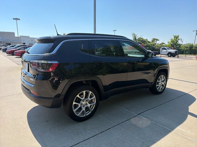 Used 2024 Jeep Compass Latitude AWD/4WD image 5