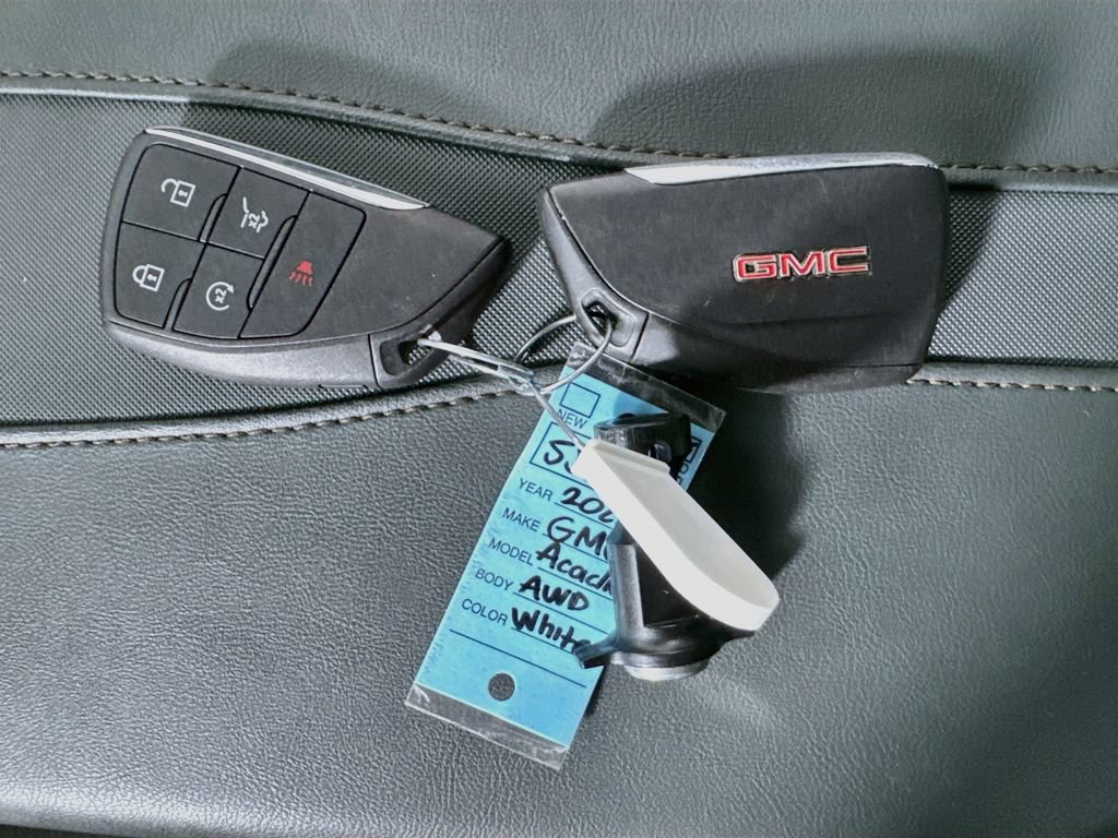 Used 2025 GMC Acadia AT4 w/ Luxury Package AWD/4WD image 39