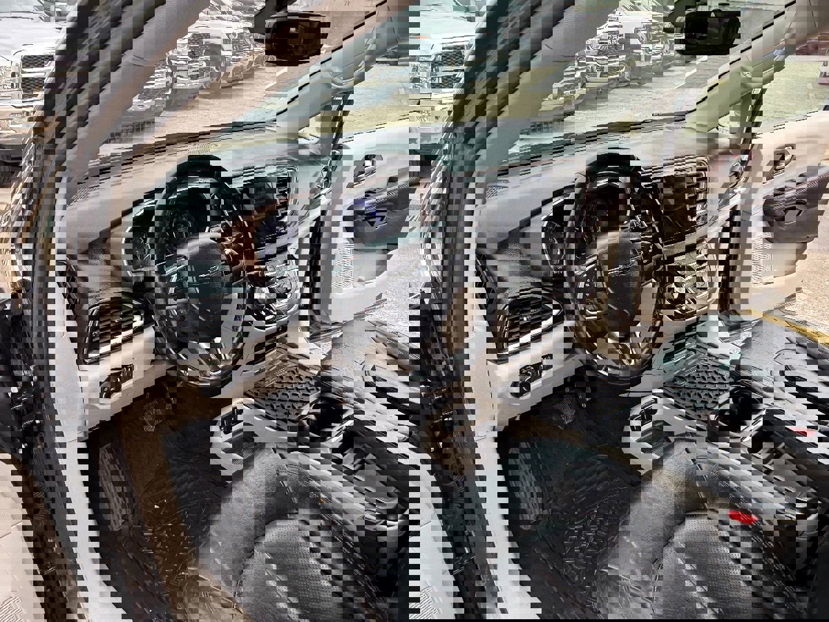 Used 2017 Chrysler Pacifica Touring-L FWD image 21