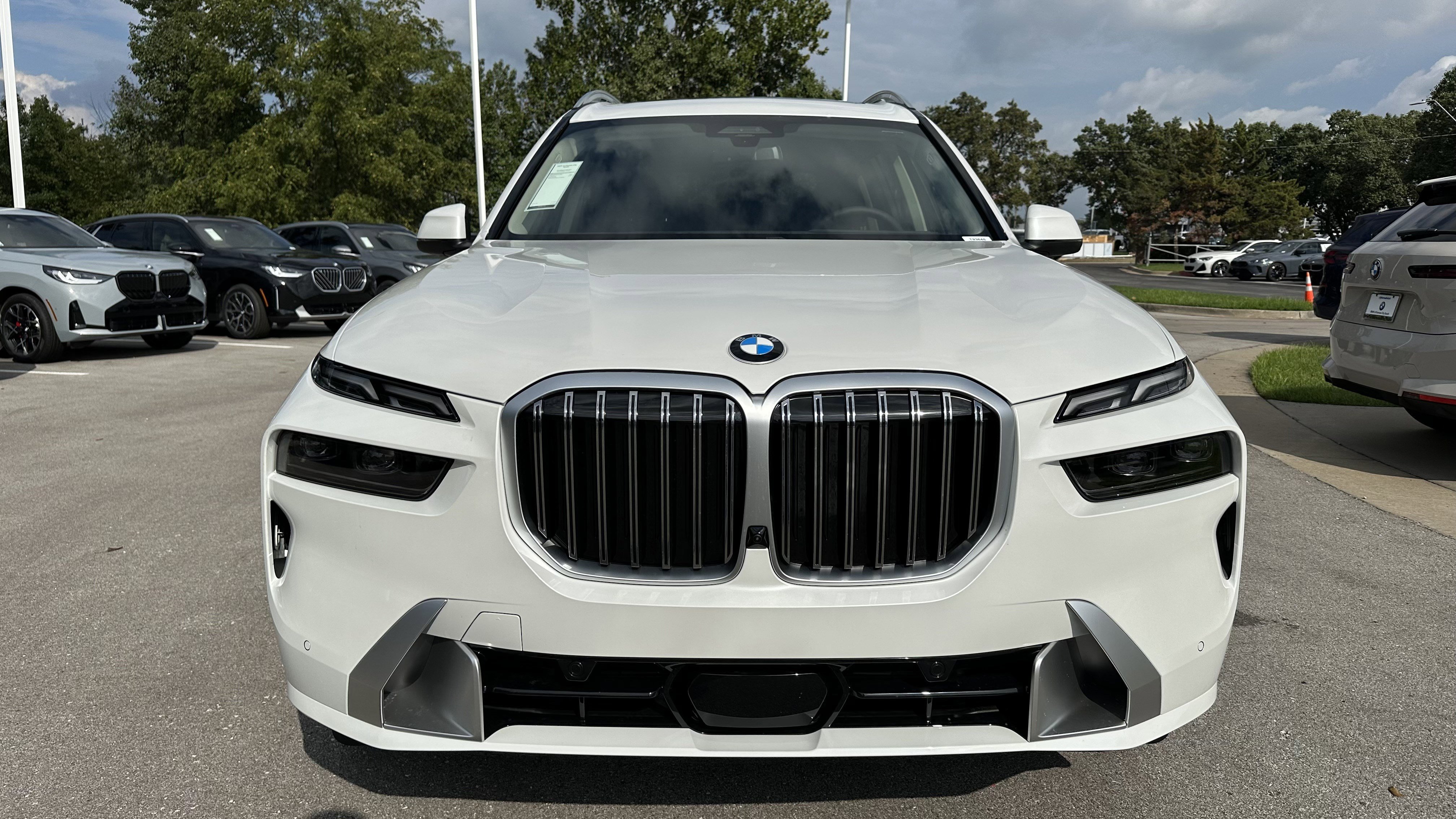 New 2026 BMW X7 xDrive40i w/ Executive Package image 3