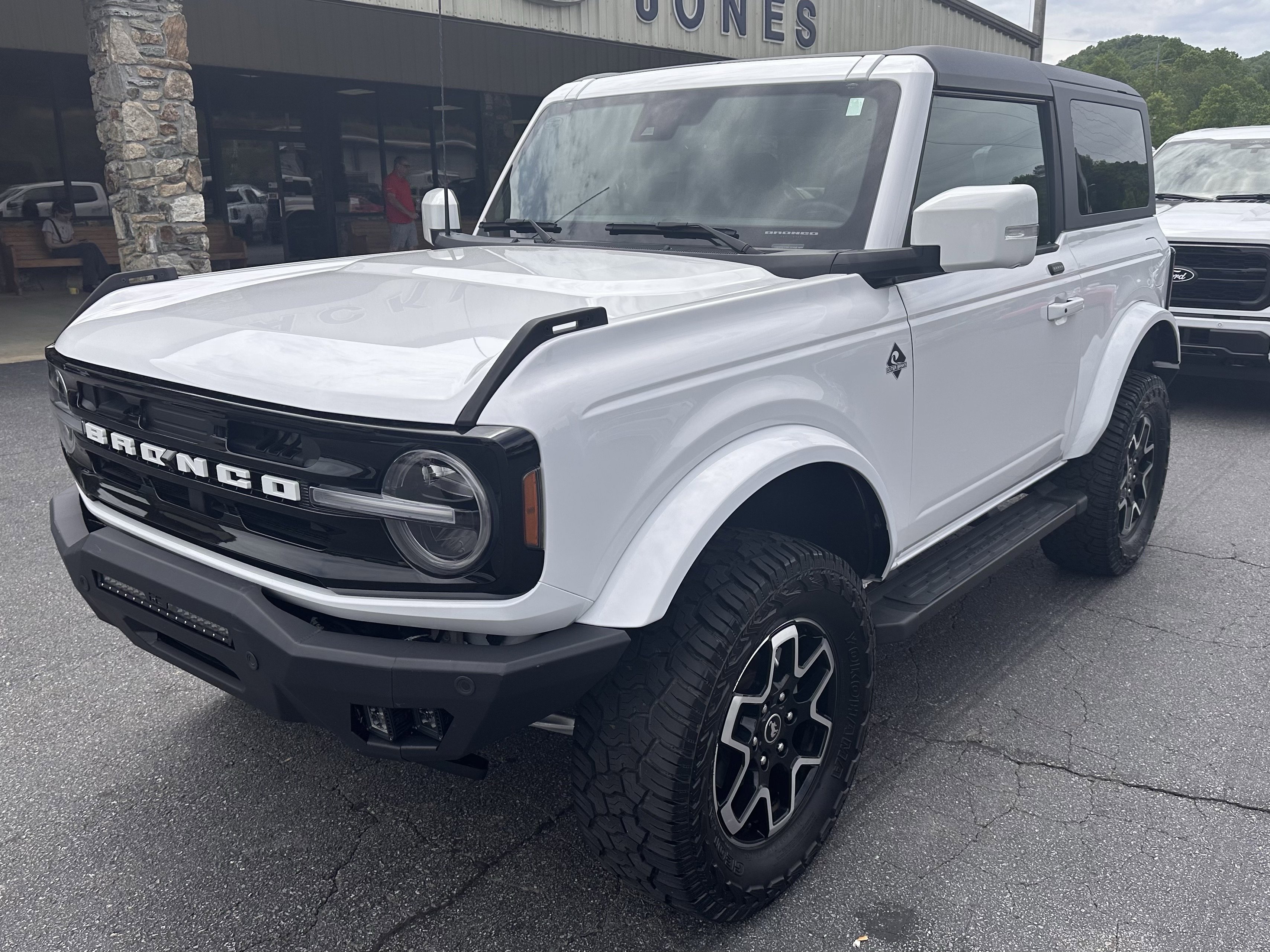 Used 2021 Ford Bronco Outer Banks AWD/4WD image 2