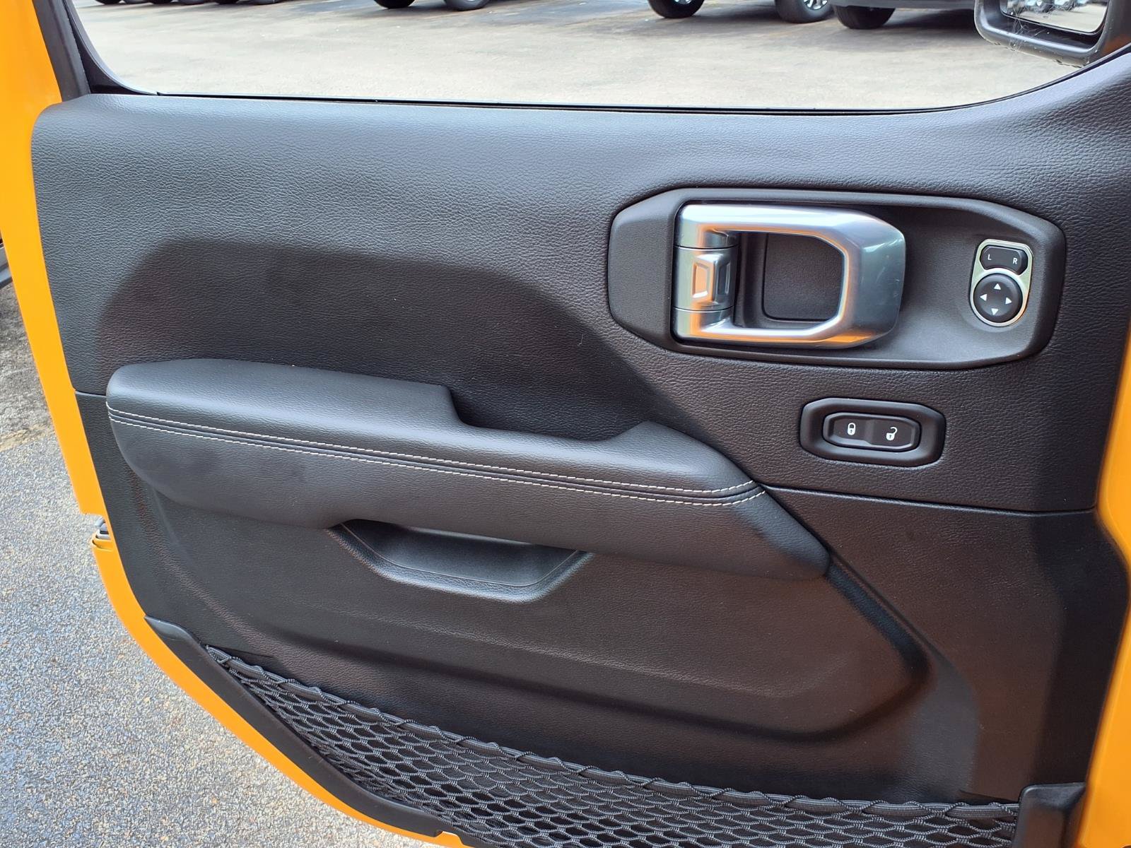 Used 2021 Jeep Wrangler Unlimited Sahara w/ Uconnect 4C Nav & Sound Group AWD/4WD image 15
