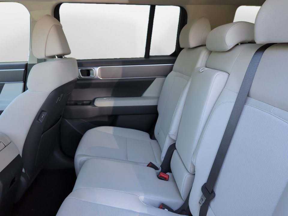 Used 2026 Hyundai Santa Fe SE AWD/4WD image 11