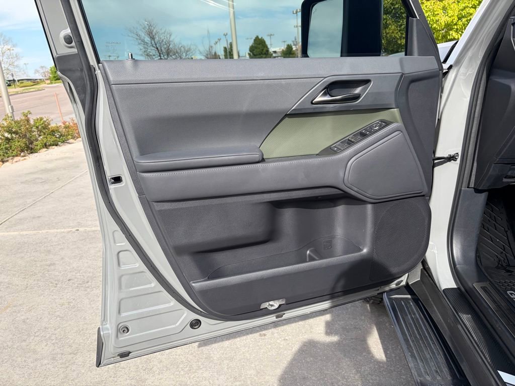 Used 2025 Lexus GX 550 AWD/4WD image 11