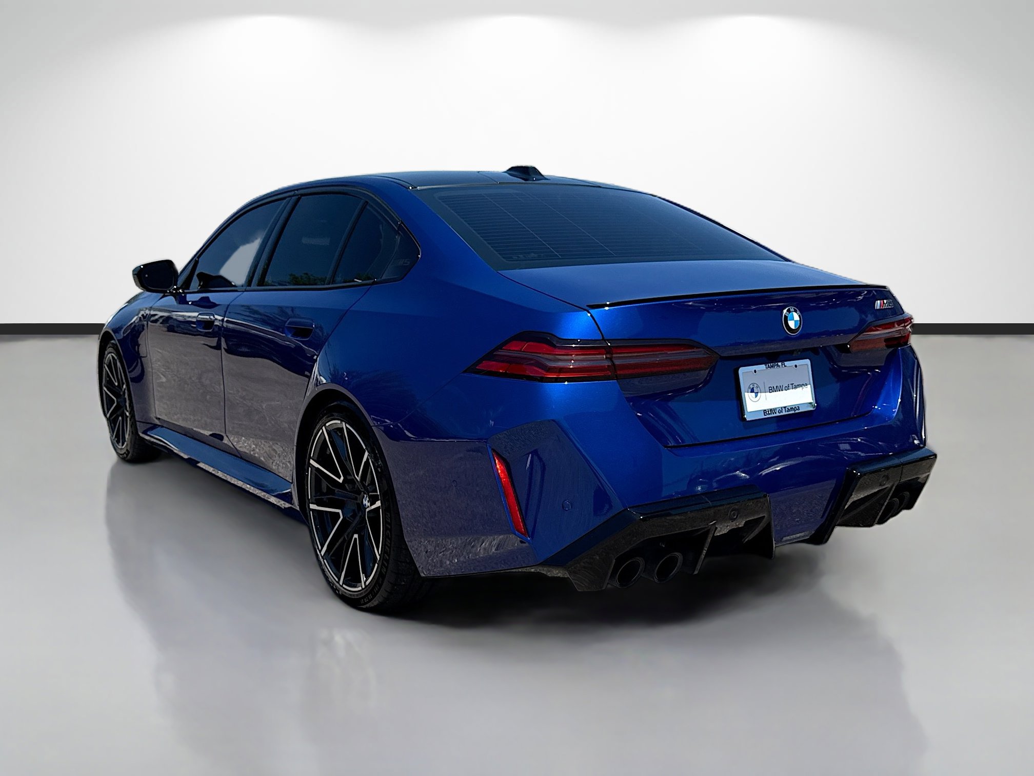 Used 2025 BMW M5 w/ Executive Package image 5