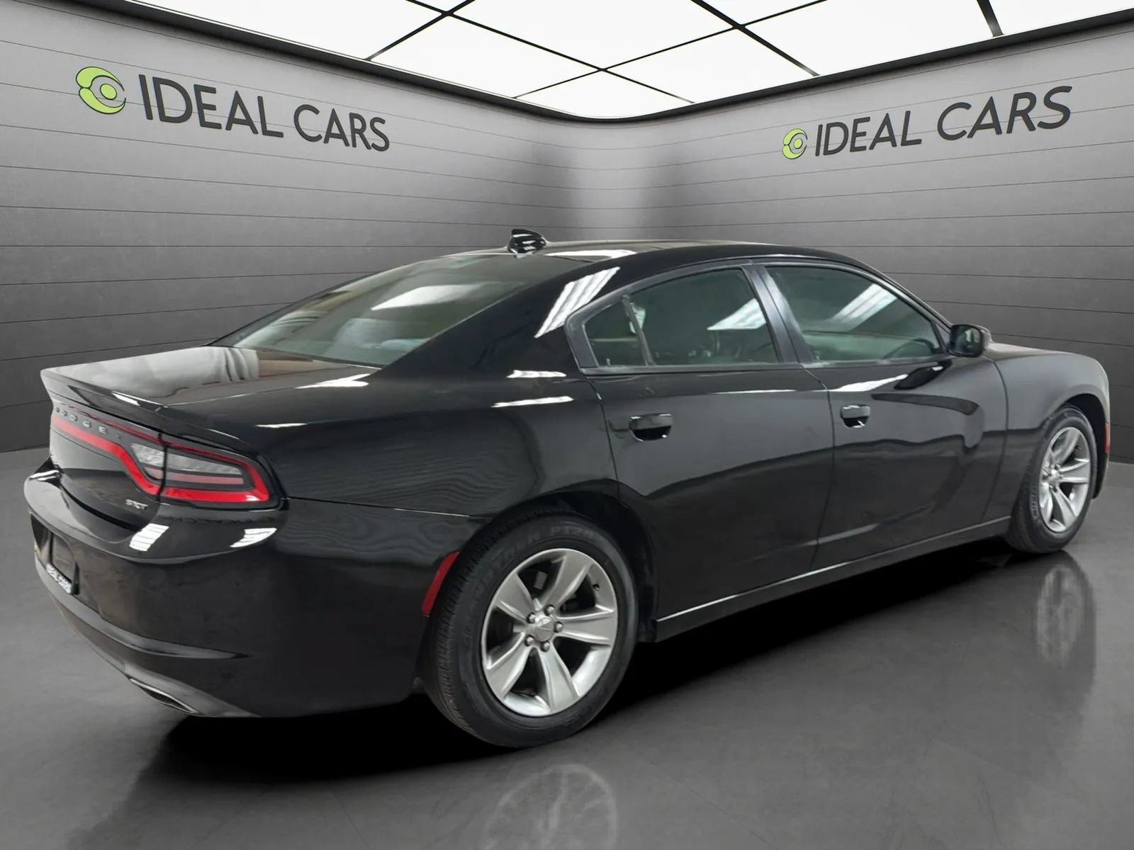 Used 2016 Dodge Charger SXT RWD image 5