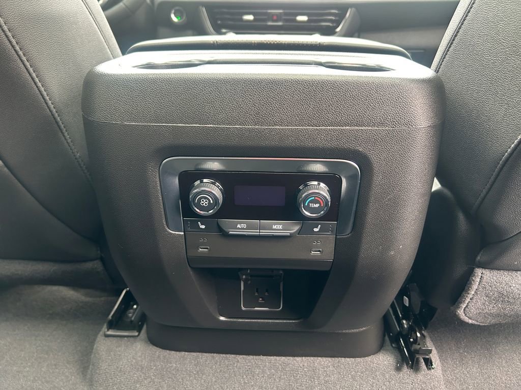 Used 2026 Chevrolet Tahoe High Country image 25