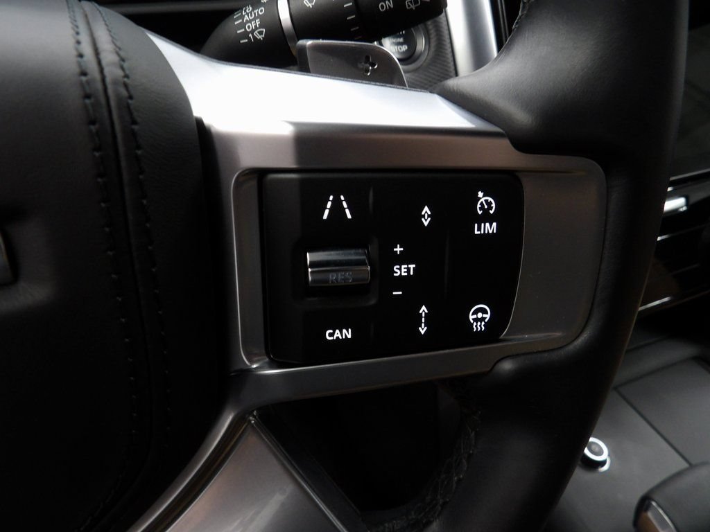 Used 2024 Land Rover Discovery Dynamic SE AWD/4WD image 42