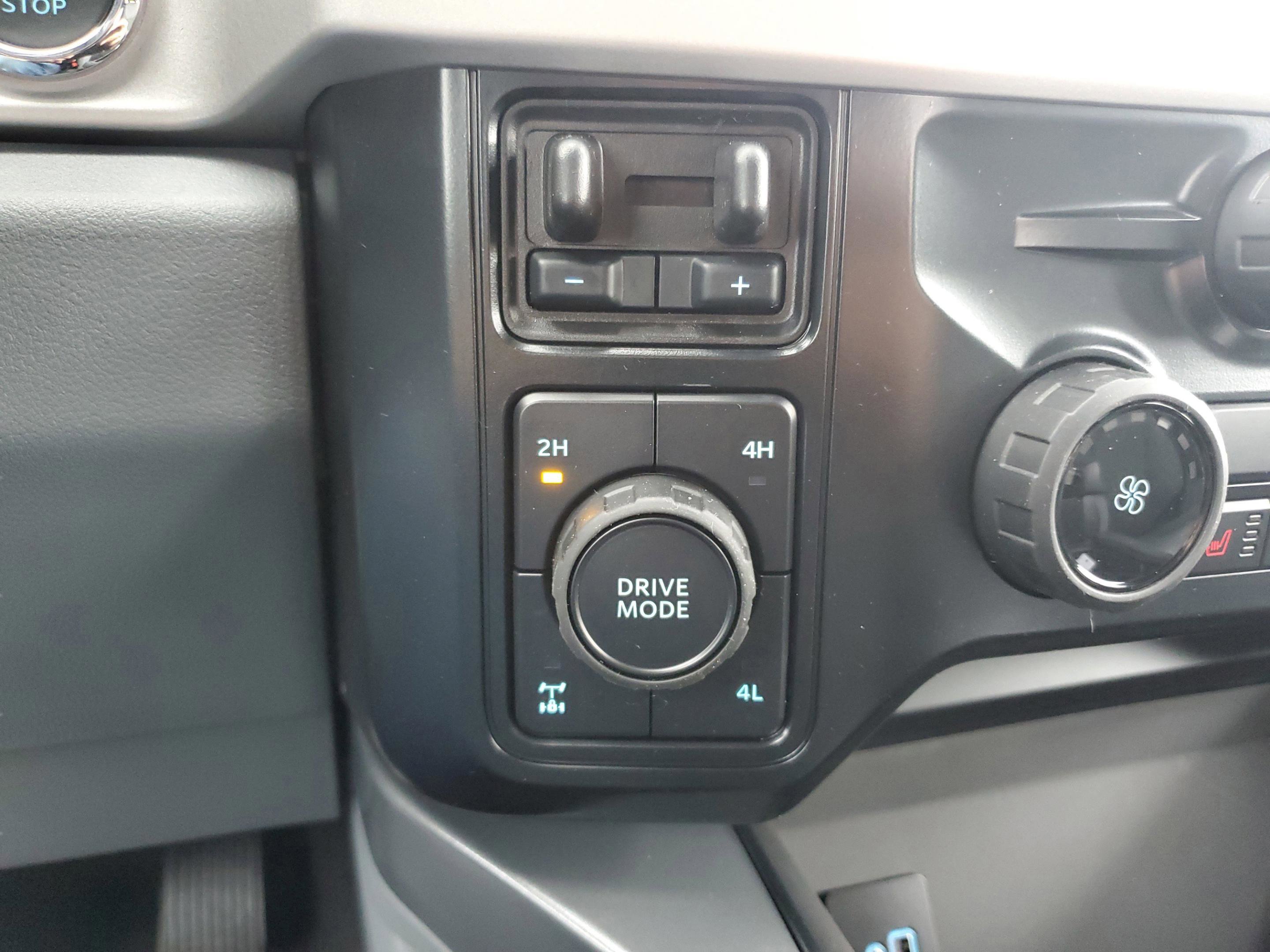 New 2026 Ford F250 XLT w/ XLT Premium Package AWD/4WD image 24