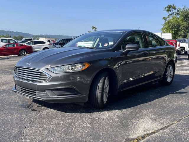 Used 2018 Ford Fusion SE w/ Fusion SE Technology Package FWD image 8