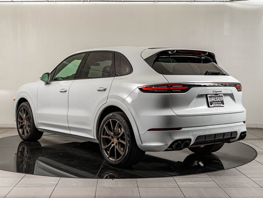 Certified 2023 Porsche Cayenne Platinum Edition image 3