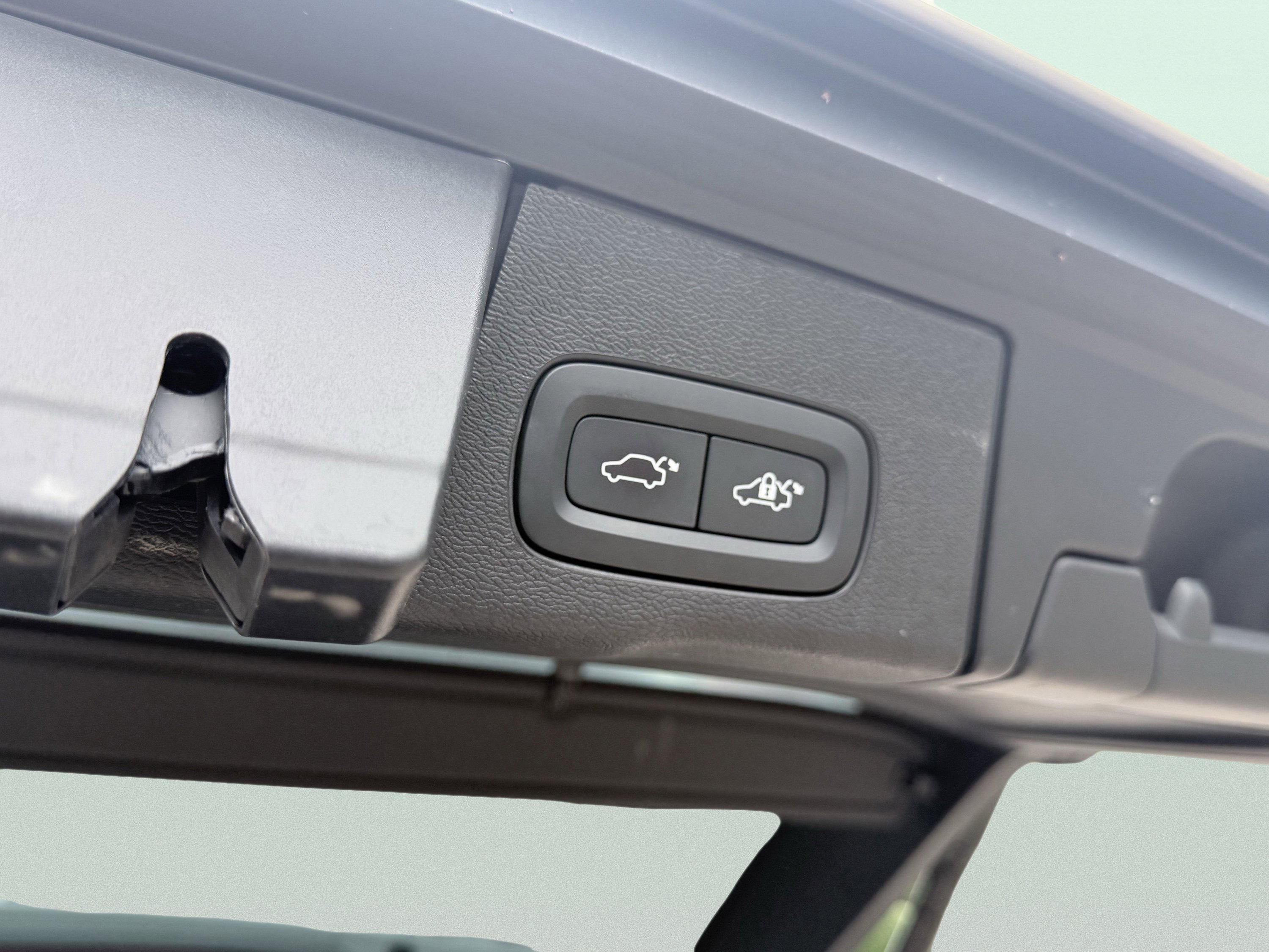 Used 2023 Volvo XC60 B5 Core image 17