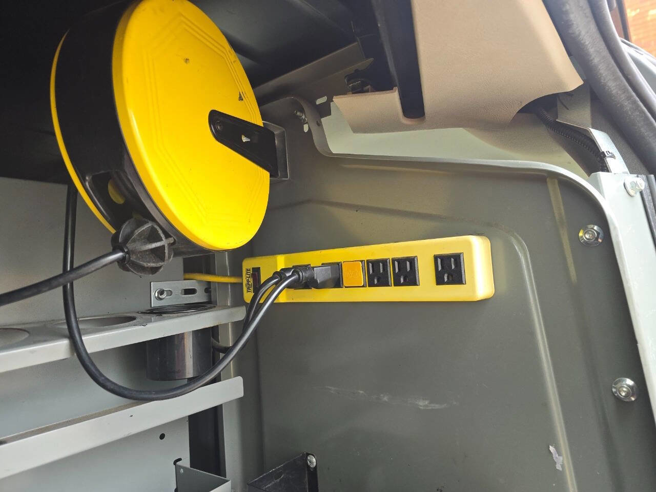 Used 2018 Chevrolet Express 2500 w/ Driver Convenience Package RWD image 19