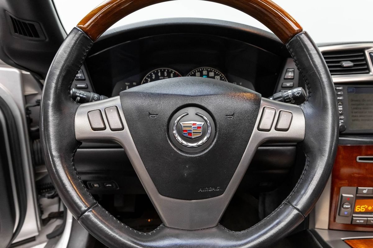 Used 2007 Cadillac XLR RWD image 21