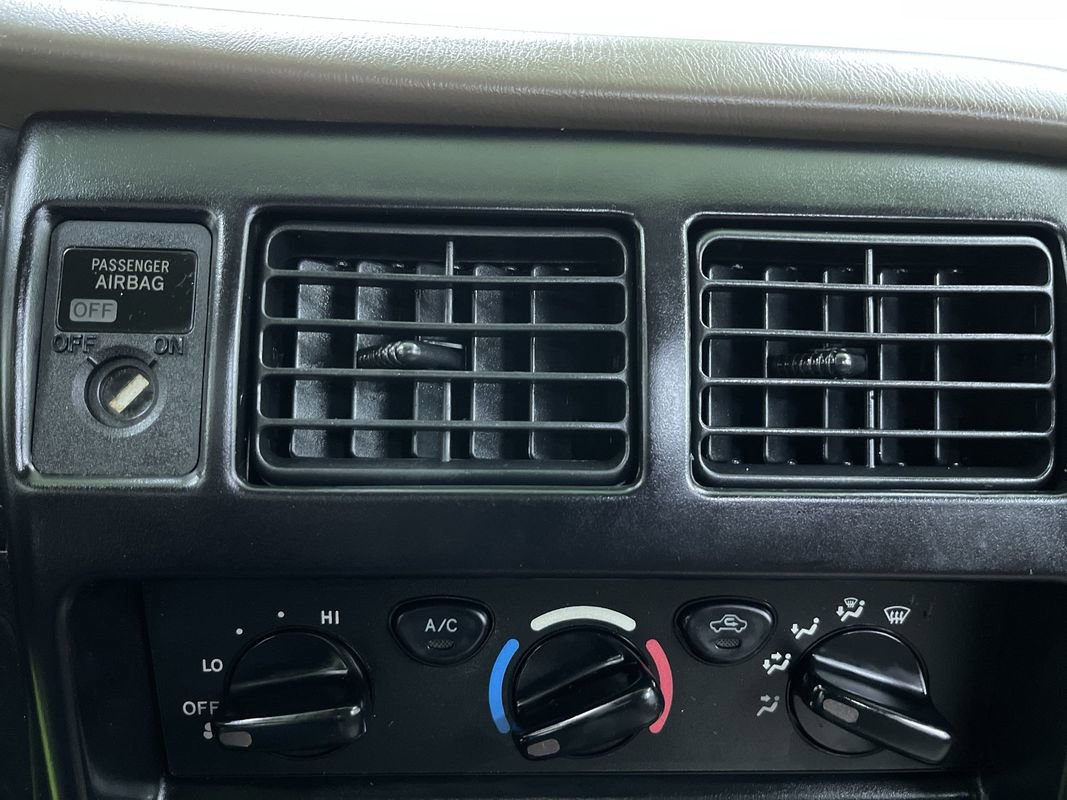 Used 2002 Toyota Tacoma 2WD Regular Cab image 22