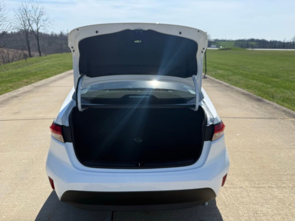 Used 2025 Toyota Corolla LE image 5