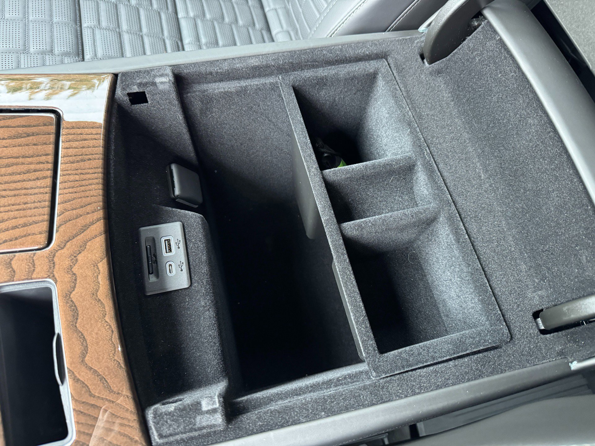 Used 2024 Cadillac Escalade ESV Sport Platinum w/ LPO, ONYX Package image 42