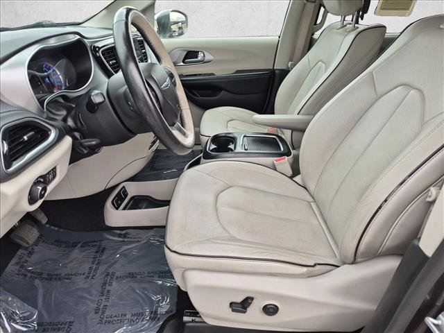 Used 2018 Chrysler Pacifica Limited w/ Advanced Safetytec Group FWD image 22