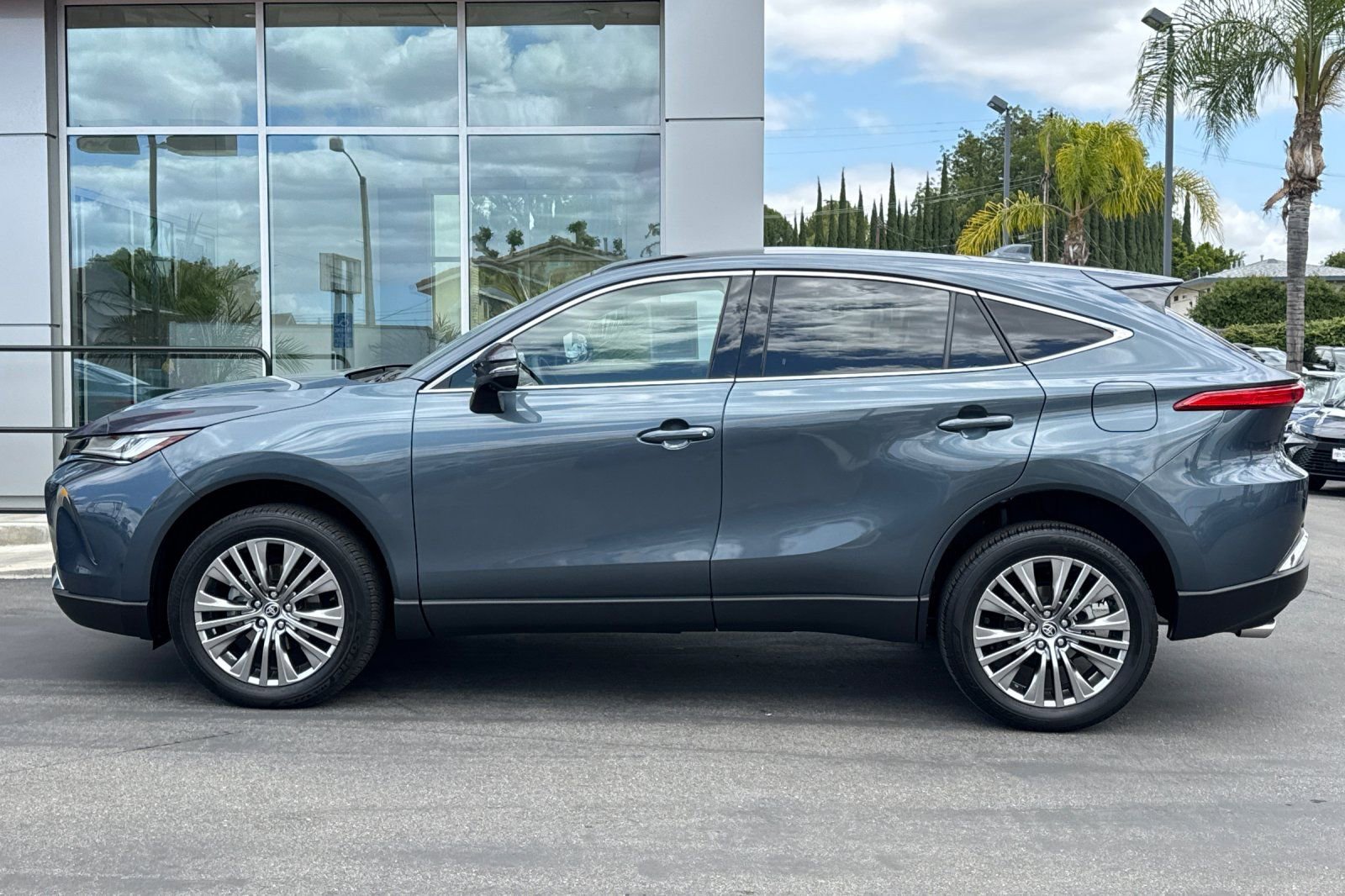 Certified 2024 Toyota Venza Limited AWD/4WD image 9