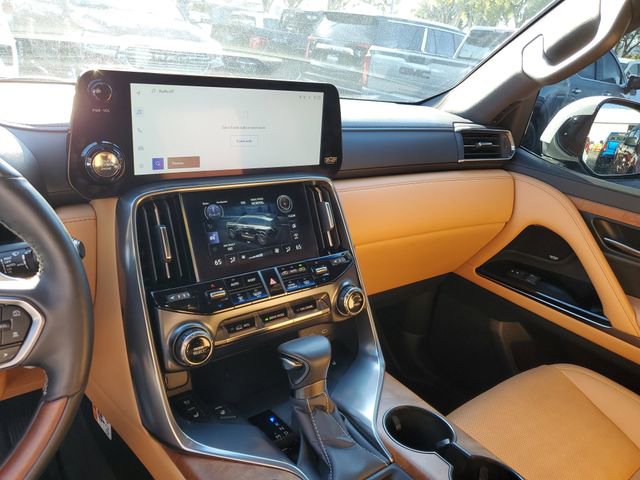 Used 2025 Lexus LX 600 4WD w/ Luxury Package image 25